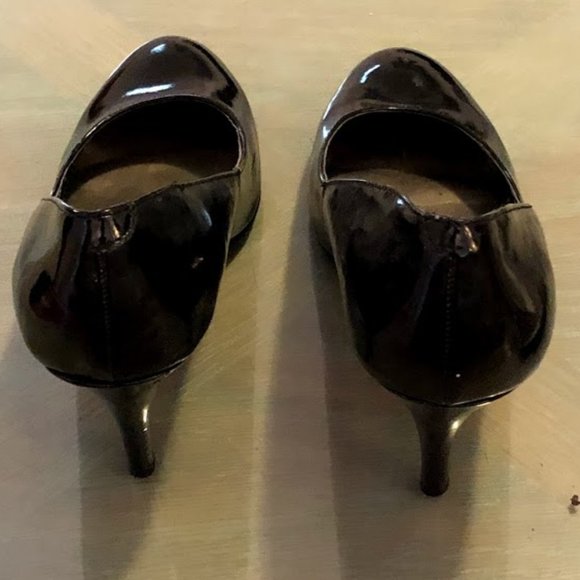 High Heels - Picture 8 of 9